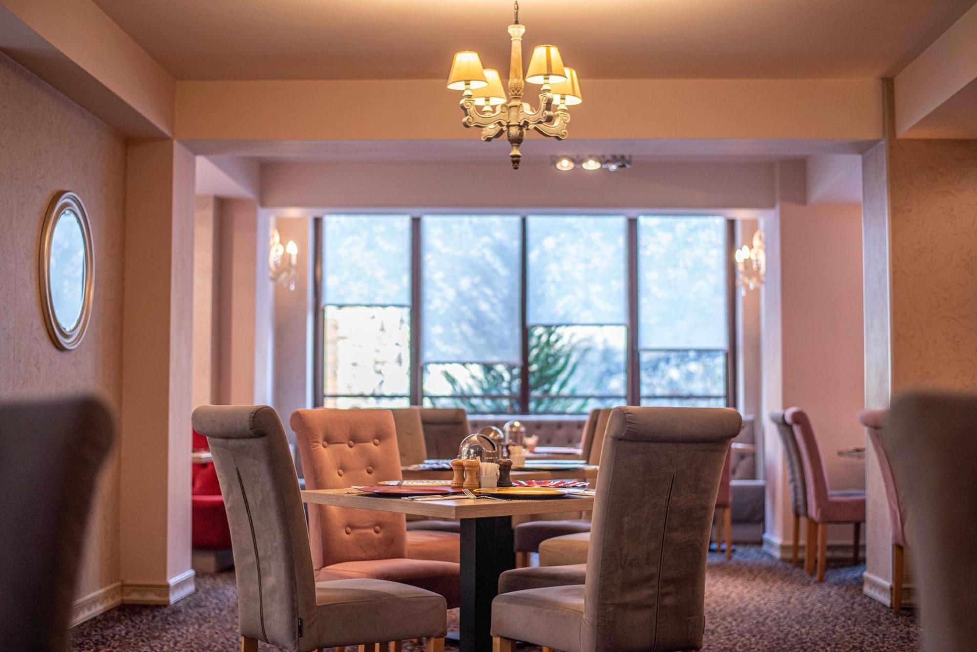 Paj Hotelul Retreat & Spa Sinaia Exteriör bild