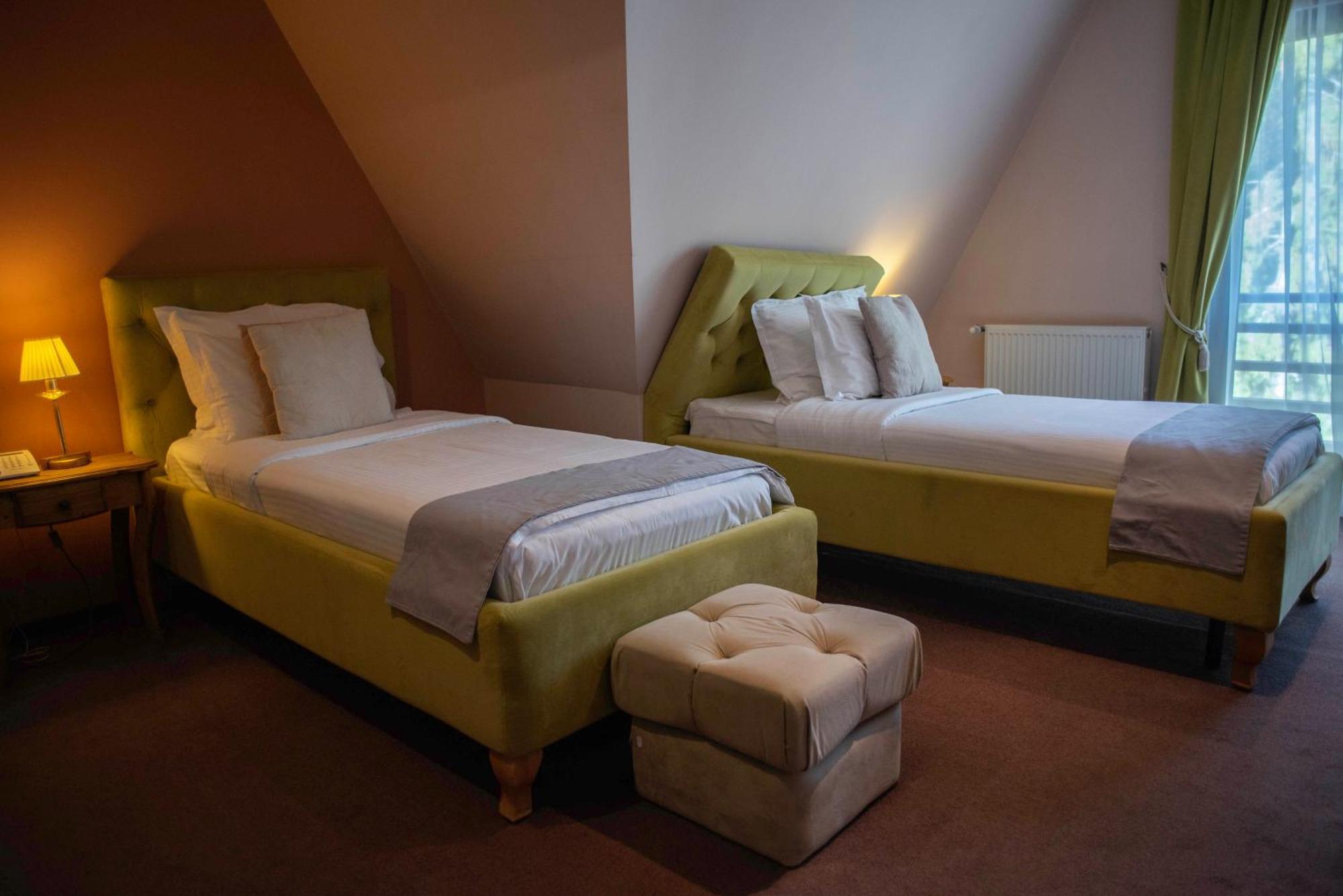 Paj Hotelul Retreat & Spa Sinaia Exteriör bild