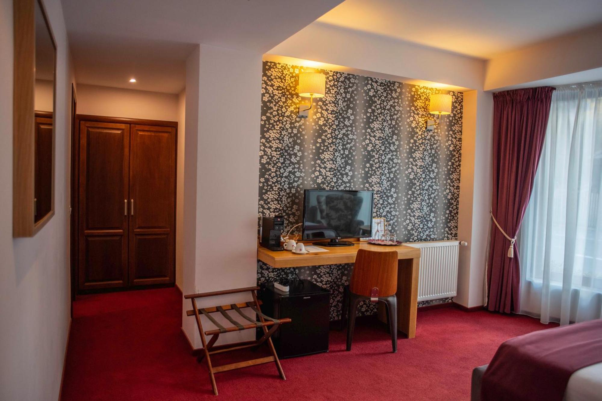 Paj Hotelul Retreat & Spa Sinaia Exteriör bild