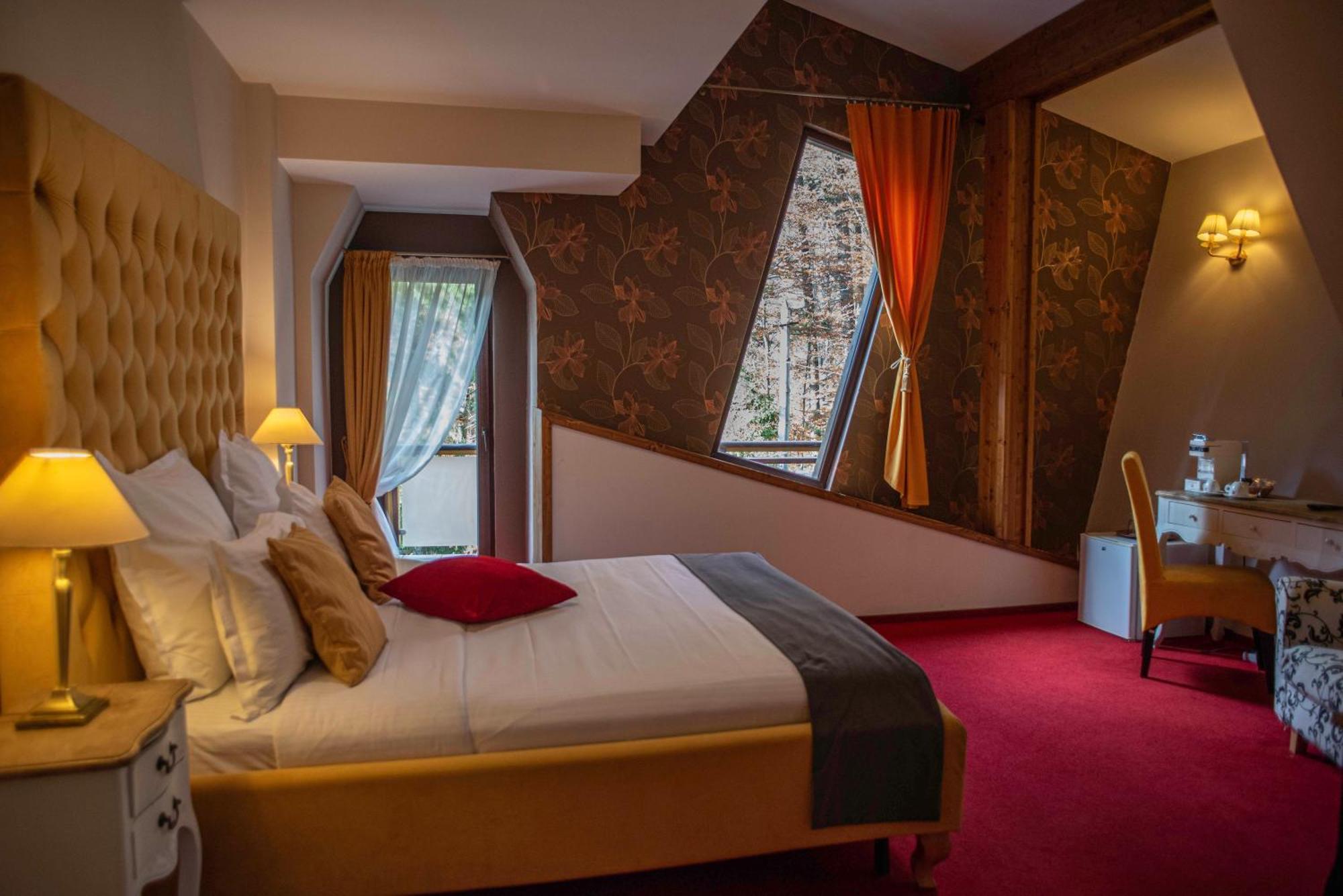 Paj Hotelul Retreat & Spa Sinaia Exteriör bild