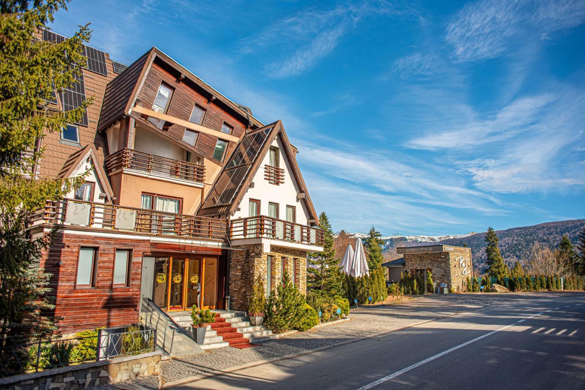 Paj Hotelul Retreat & Spa Sinaia Exteriör bild