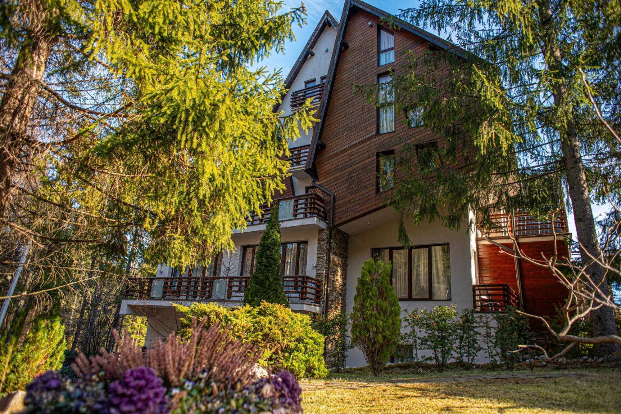 Paj Hotelul Retreat & Spa Sinaia Exteriör bild