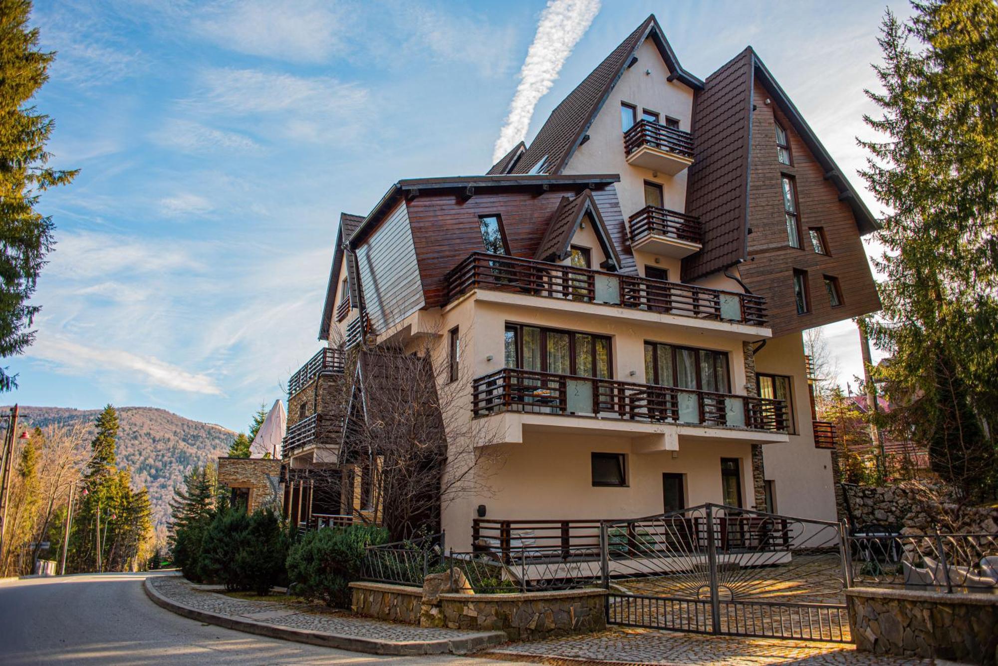 Paj Hotelul Retreat & Spa Sinaia Exteriör bild